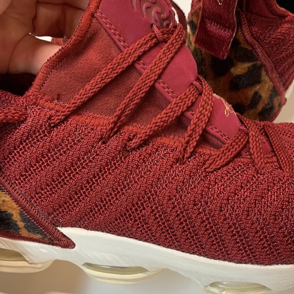 Rare 🔥 Nike LeBron 16 “King” Shoes - Picture 4 of 16